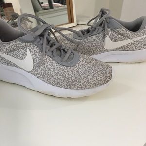 Nike tanjun White and grey sneakers